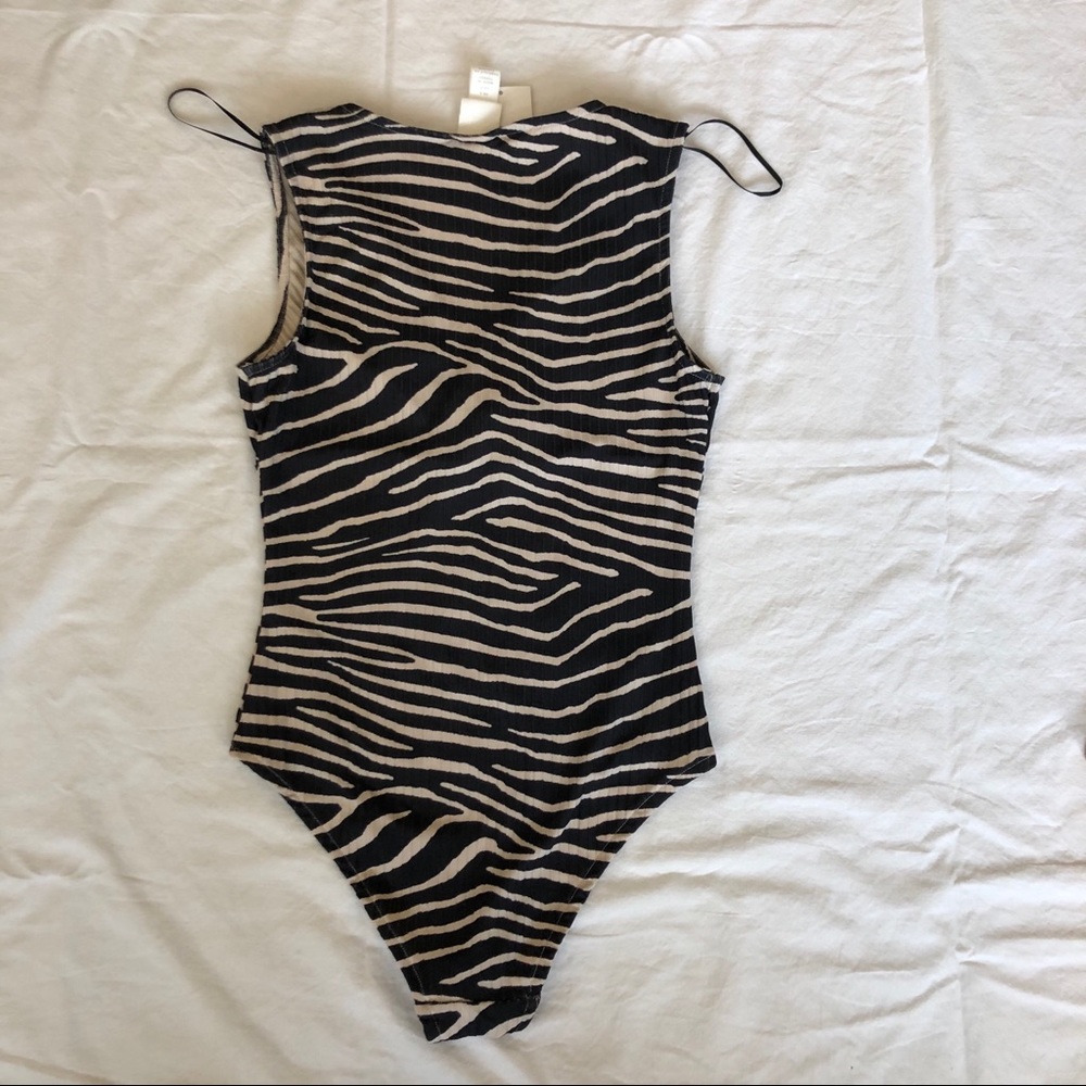 NWT H&M Bodysuit - Picture 2 of 3